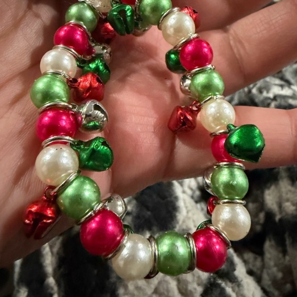 Christmas-Stretch Multicolor Jingle Bells & Multicolor Bead  Bracelet